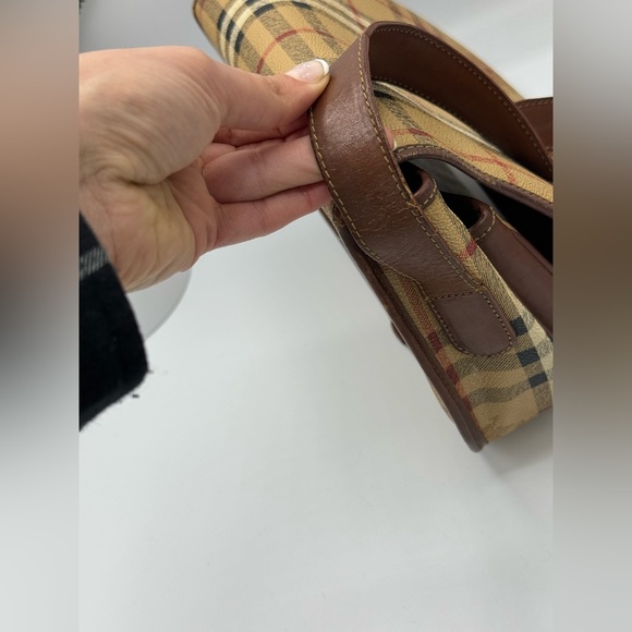 AUTHENTIC BURBERRY Crossbody Flap Ba - Picture 11 of 13